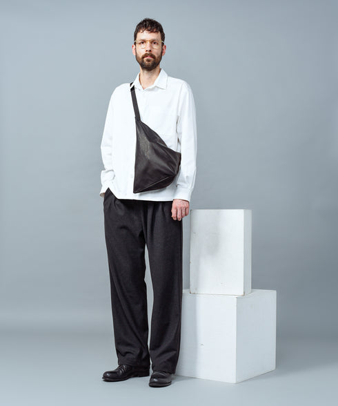 MR.OLIVE E.O.I / WATERPROOF LIGHT LEATHER TRIANGLE BODY BAG ミスターオリーブ イーオーアイ/ウォータープルーフ ライトレザー/トライアングル ボディバッグ